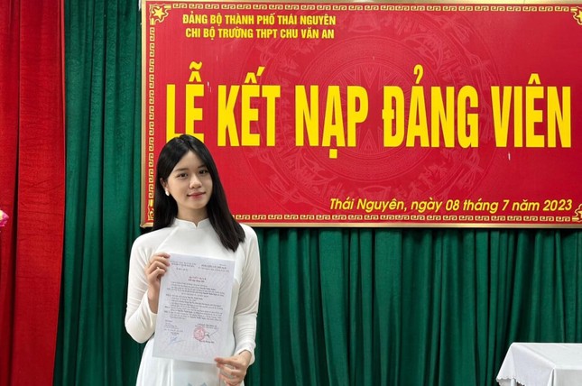 Nữ kỳ thủ Việt Nam xinh đẹp gây sốt với profile xuất sắc: 17 tuổi kiện tướng quốc tế, 18 tuổi kết nạp Đảng - Ảnh 2.