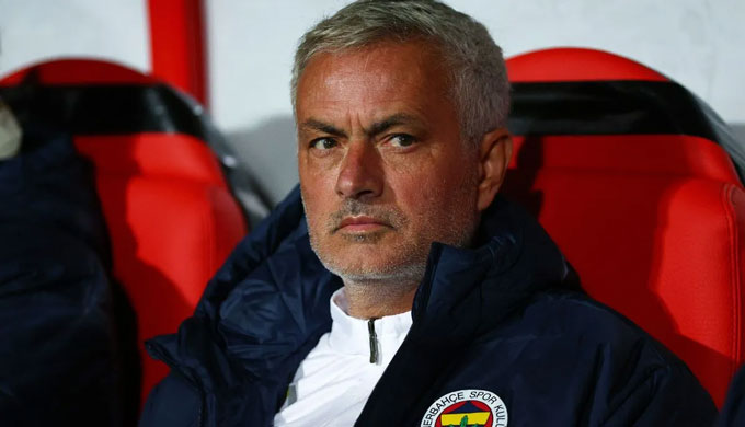 Mourinho có sự đồng hành của Rihanna tại Fenerbahce