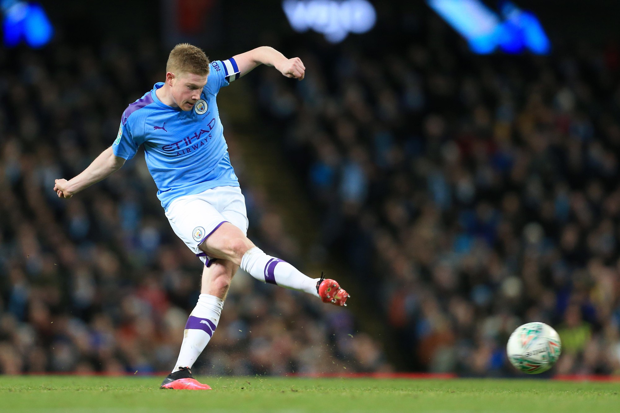 De Bruyne đã có 4 pha kiến tạo trong 6 trận cuối mùa 2019/20 để cân bằng kỷ lục của Henry năm 2003