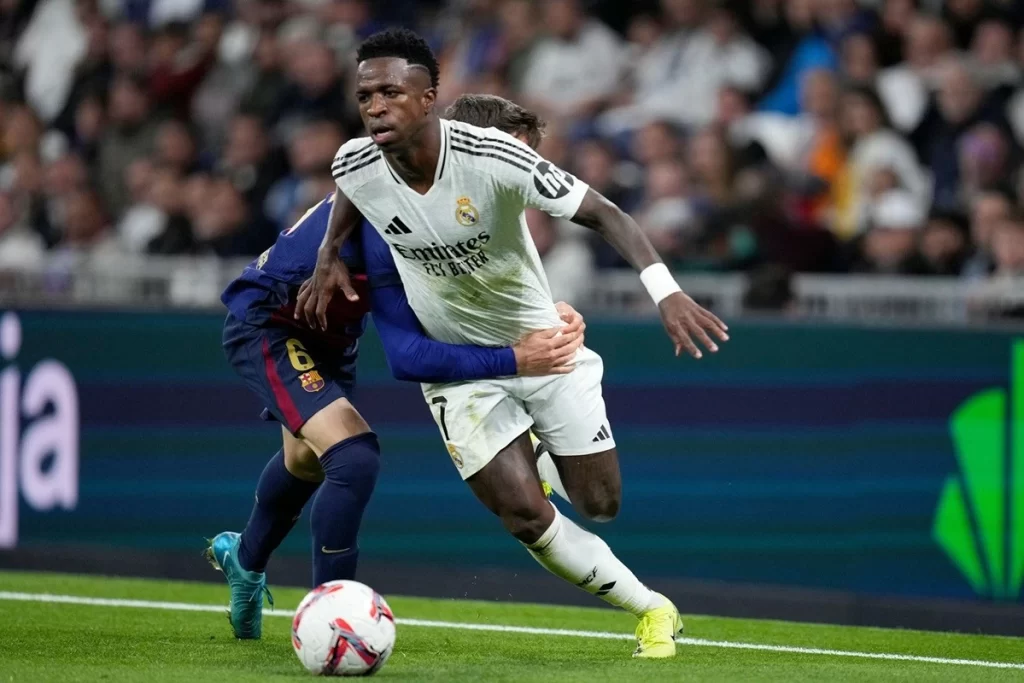 Dàn sao Real Madrid lên tiếng ủng hộ Vinicius Junior