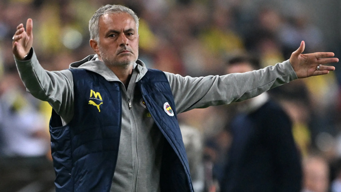 Áp lực đang ngày càng lớn với Mourinho