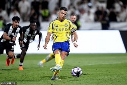 Ronaldo sút penalty ‘bách phát bách trúng’ ở Al-Nassr