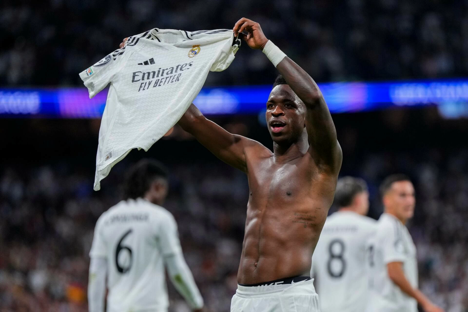 Vinicius ăn mừng theo cách đặc biệt. Ảnh: Realmadrid