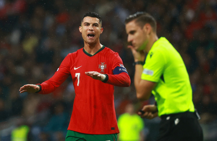 Cư dân mạng phát cuồng vì bàn thắng thần sầu của Ronaldo ở UEFA Nations League - Ảnh 1.