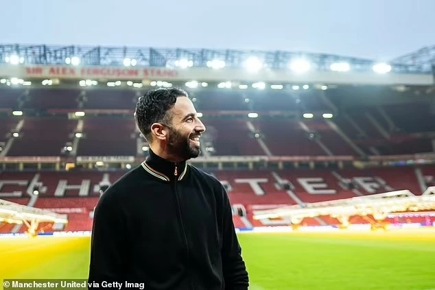 HLV Ruben Amorim tươi rói trong ngày viếng thăm sân Old Trafford