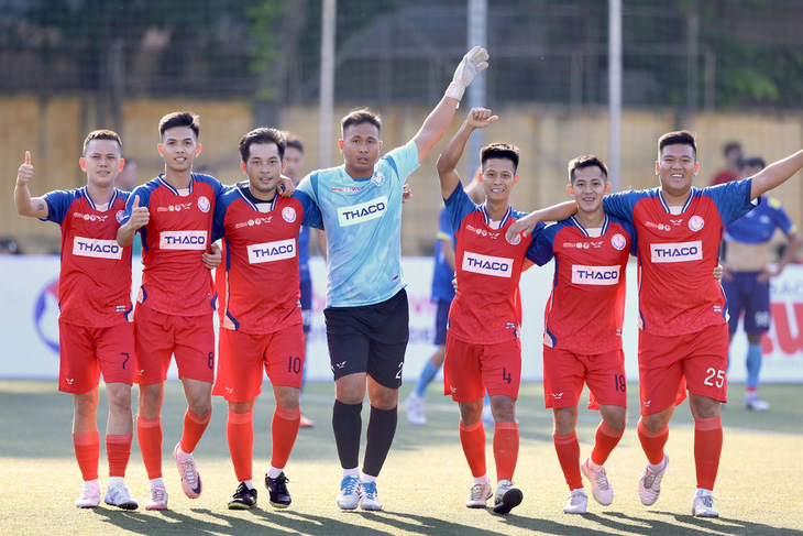 Thủ môn đưa Việt Nam dự Futsal World Cup ghi bàn tại giải bóng đá công nhân - Ảnh 2.