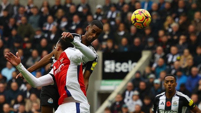 TRỰC TIẾP bóng đá Newcastle vs Arsenal (1-0): Isak mở tỷ số cho đội chủ nhà - Ảnh 4.