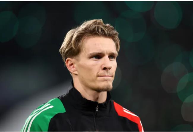 Saliba het loi khen ngoi Martin Odegaard.