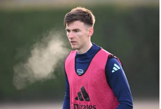 Mikel Arteta xac nhan Kieran Tierney da tro lai sau chan thuong.