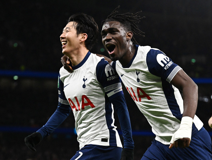 Son Heung Min ghi siêu phẩm ở chấm phạt góc giúp Tottenham đánh bại Man United 4-3 - Ảnh 1.