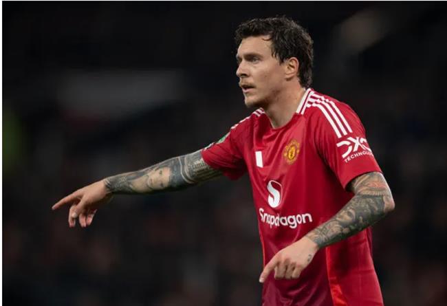 Juventus muon ky hop dong voi Victor Lindelof vao thang 1