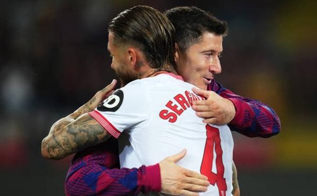 Robert Lewandowski tiet lo bat ngo ve Sergio Ramos.