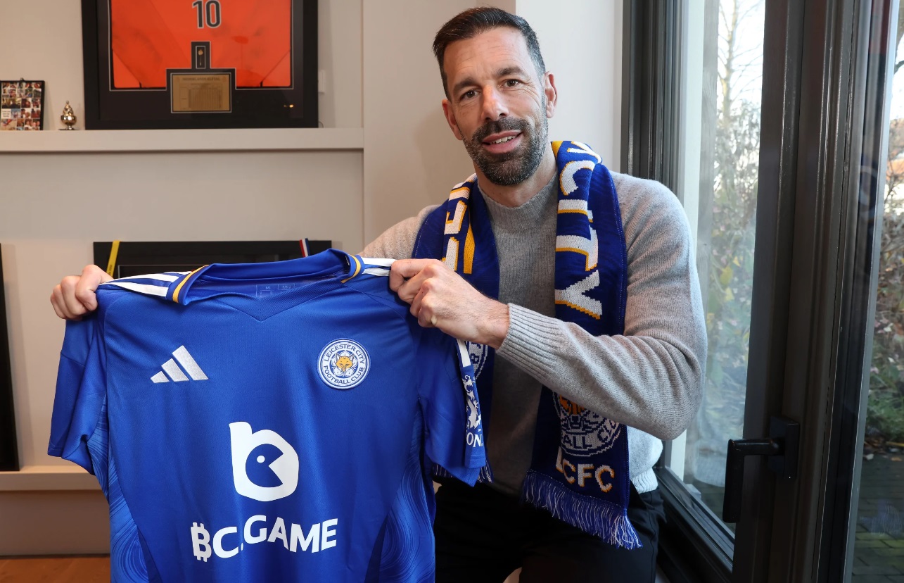 Ruud van Nistelrooy chinh thuc dan dat Leicester