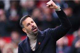 Van Nistelrooy làm điều chưa từng có tại Premier League