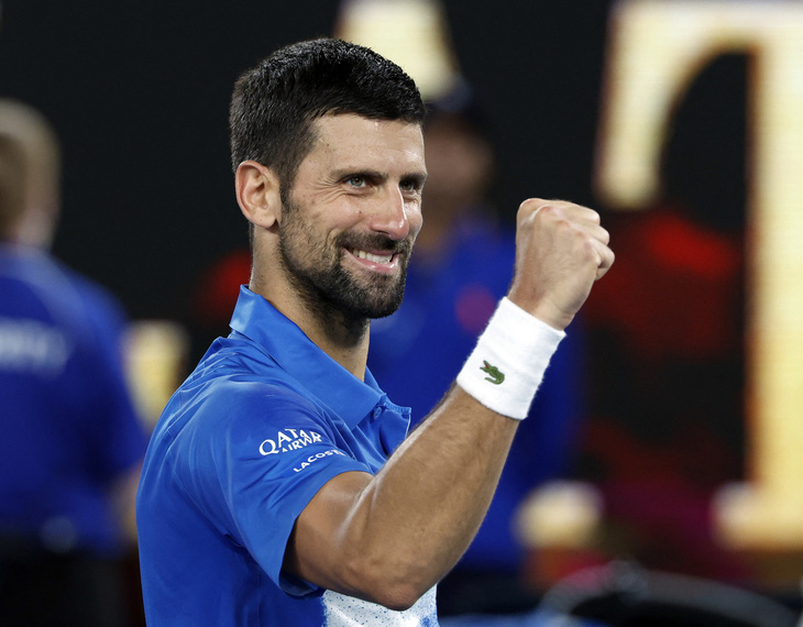 Djokovic khó chịu khi HLV đối thủ xuất hiện ở khu vực kỹ thuật - Ảnh 1.