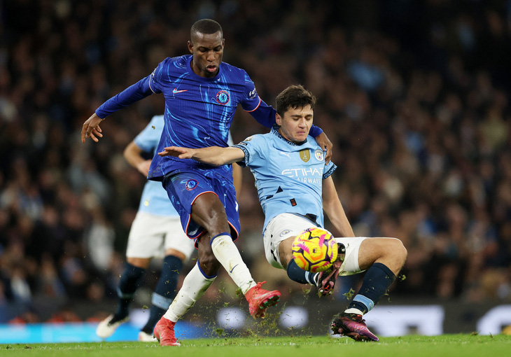 Dùng tân binh người Uzbekistan, Man City đánh bại Chelsea - Ảnh 1.