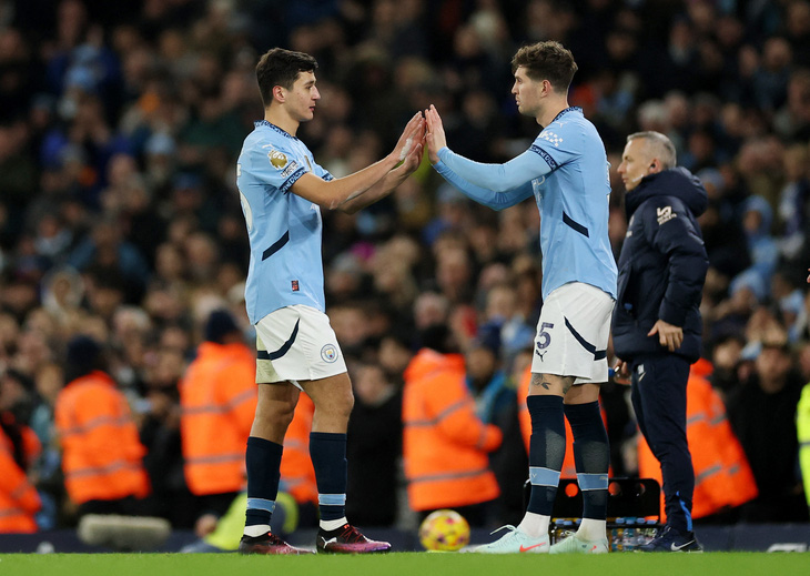 HLV Guardiola lên tiếng bảo vệ tân binh người Uzbekistan sau sai lầm ngày ra mắt - Ảnh 2.