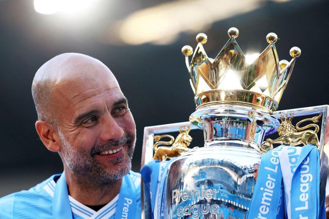 Man City gia hạn hợp đồng với Guardiola: Ánh sáng cho mùa giải bão táp - Ảnh 1.