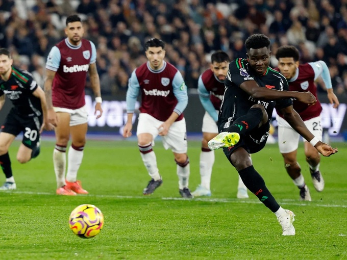 Arsenal vùi dập chủ nhà West Ham với tỉ số khó tin 5-2 để vươn lên vị trí thứ 2 tại giải Ngoại hạng Anh