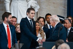 Con trai Barron Trump gây chú ý với kiểu tóc mới ở lễ nhậm chức Tổng thống Mỹ